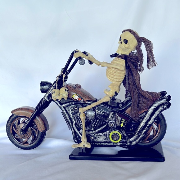Used Dan-Dee INT'L 2006 Animated Skeleton Reaper Motorcyclist Stand Halloween - Picture 1 of 9